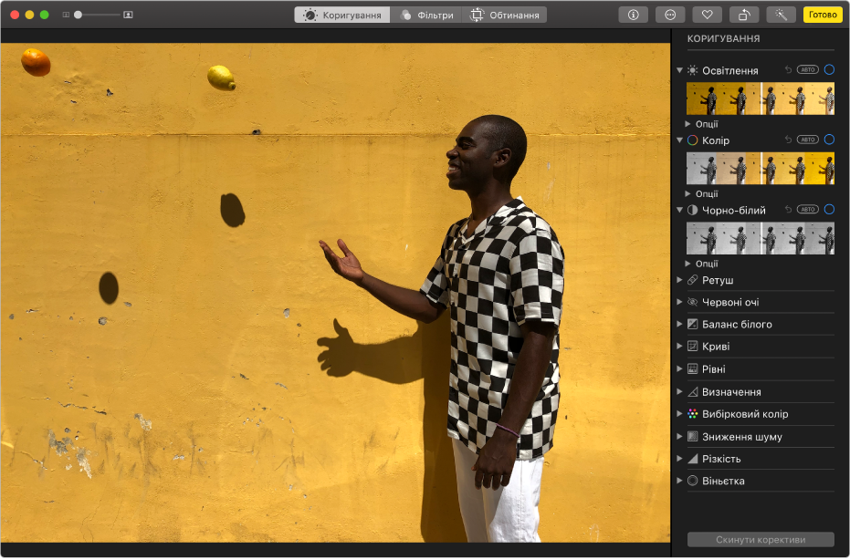 Вікно програми «Фотографії» під час редагування фото, інструменти редагування праворуч.