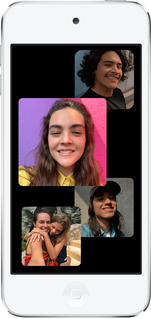 Una chiamata di gruppo su FaceTime. Ciascun partecipante viene visualizzato in un quadrato nello schermo.
