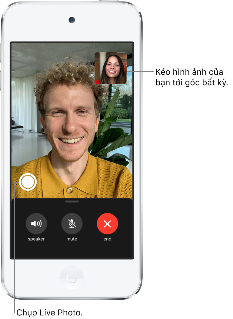 Màn hình FaceTime đang hiển thị một cuộc gọi đang diễn ra. Hình ảnh của bạn xuất hiện trong hình chữ nhật nhỏ ở phía trên bên phải và hình ảnh về người khác lấp đầy phần còn lại của màn hình. Dọc theo cạnh dưới của màn hình là các nút Loa, Tắt tiếng và Kết thúc.