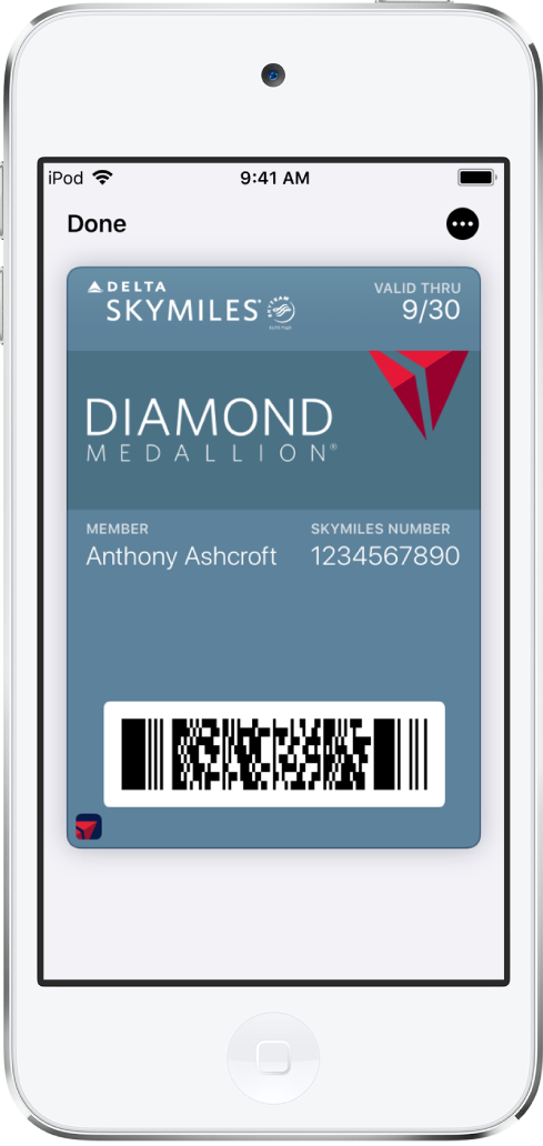 Thẻ lên máy bay trong Wallet đang hiển thị thông tin chuyến bay và mã QR ở dưới cùng.