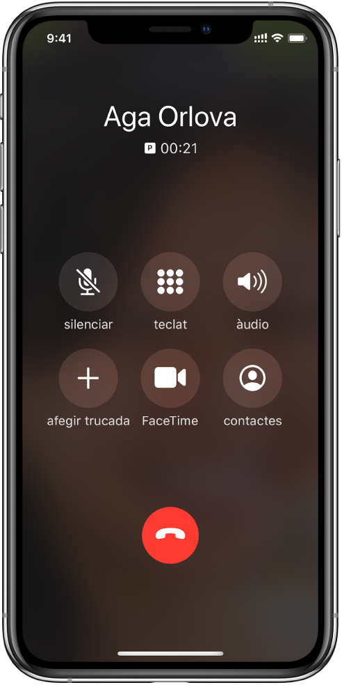 Pantalla de l’iPhone que conté els botons de les opcions disponibles durant una trucada. A la fila superior, d’esquerra a dreta, hi ha els botons de silenciar, teclat i altaveu. A la fila inferior, d’esquerra a dreta, hi ha els botons d’addició de trucada, FaceTime i Contactes.