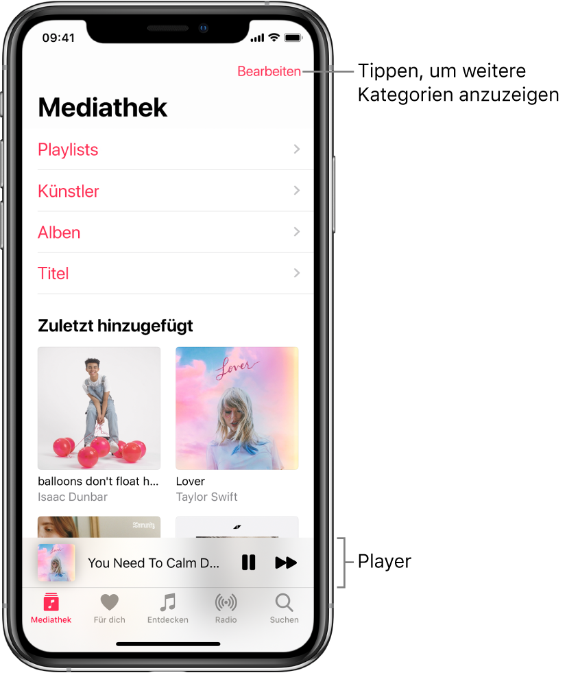 Der Bildschirm „Mediathek“ mit einer Liste der Kategorien „Playlists“, „Künstler“, „Alben“ und „Musiktitel“. Die Überschrift „Zuletzt hinzugefügt“ wird unter der Liste angezeigt. Der Player mit dem Titel des aktuellen Musiktitels und den Tasten „Anhalten“ und „Nächster Titel“ unten.