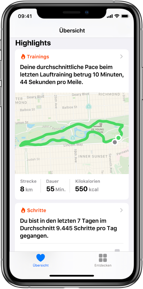 Ein Übersichtsbildschirm in der App „Health“ zeigt die Highlights, zu denen Zeit, Entfernung und Route für das letzte Lauftraining und die durchschnittlichen Schritte pro Tag innerhalb der letzten 7 Tage gehören.