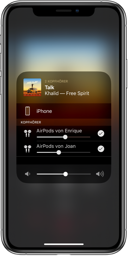 Der Bildschirm zeigt zwei Paare von AirPods, die mit einem iPhone verbunden sind.