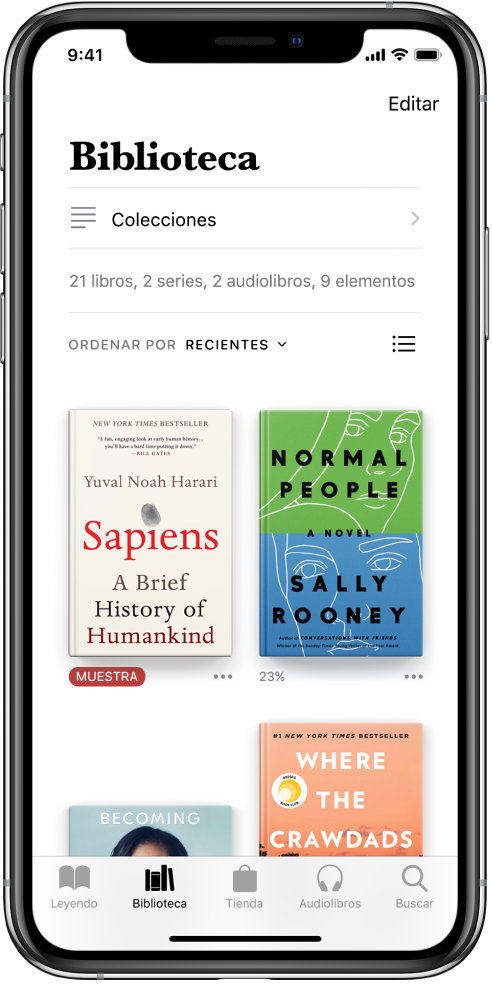 La pantalla Biblioteca de la app Libros. En la parte superior de la pantalla se muestra el botón Colecciones y las opciones de ordenado. La opción de ordenado seleccionada es Reciente. En el centro de la pantalla se muestran las portadas de los libros que están en la biblioteca. En la parte inferior de la pantalla, de izquierda a derecha, se encuentran las pestañas Leyendo, Biblioteca, Tienda, Audiolibros y Buscar.
