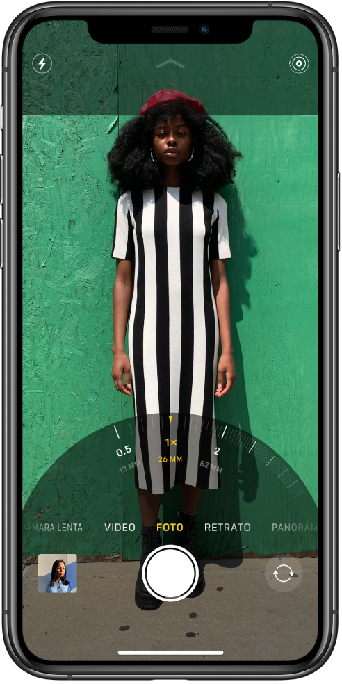 La pantalla de la app Cámara en el modo Foto con el regulador de zoom en el área inferior.