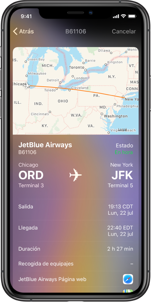 Pantalla del iPhone con el estado de un vuelo de JetBlue Airways. En la parte superior de la pantalla se muestra un mapa de la ruta de vuelo. Debajo del mapa, de arriba a abajo, hay información sobre el vuelo: el número y el estado del vuelo, las ubicaciones de la terminal, las horas de salida y llegada, la duración del vuelo y un enlace a la página de inicio de JetBlue Airways.