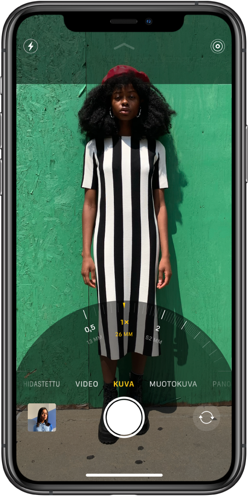 Kamera-näkymä Kuva-tilassa, zoomaus-liukusäädin näytön alareunassa.