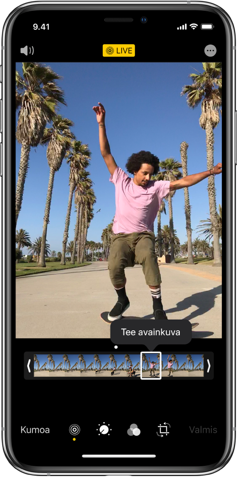 Live Photo ‑näyttö, jonka keskellä on Live Photo ‑kuva. Live-painike on ylhäällä keskellä ja Ääni-painike vasemmassa yläkulmassa. Live Photo -kuvan alla on kehysnäkymä, jossa on Tee avainkuva -painike aktiivisena. Kehysnäkymän molemmin puolin on kaksi palkkia, joilla voit trimmata Live Photo -kuvaa.