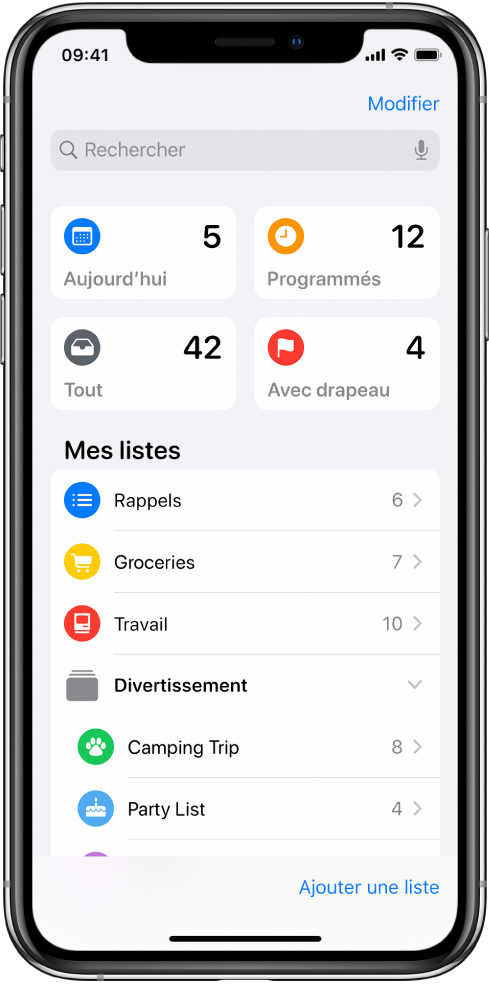 Un écran avec plusieurs listes dans Rappels. Les listes intelligentes s’affichent en haut pour les rappels pour aujourd’hui, les rappels programmés et les rappels avec drapeaux. Le bouton « Ajouter une liste » se trouve en bas à droite.