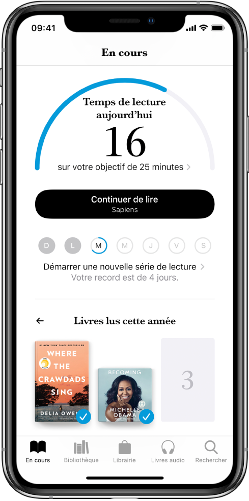 La section « Objectifs de lecture » dans « En cours ». Le compteur de lecture indique que 10 minutes ont été réalisées sur un objectif de 20 minutes. Sous le compteur se trouve un bouton « Continuez la lecture » et des cercles qui montrent les jours de la semaine, du dimanche au samedi. Un contour bleu autour d’un cercle indique la progression de la lecture pour ce jour. Au bas de la page se trouvent les couvertures des livres lus cette année.