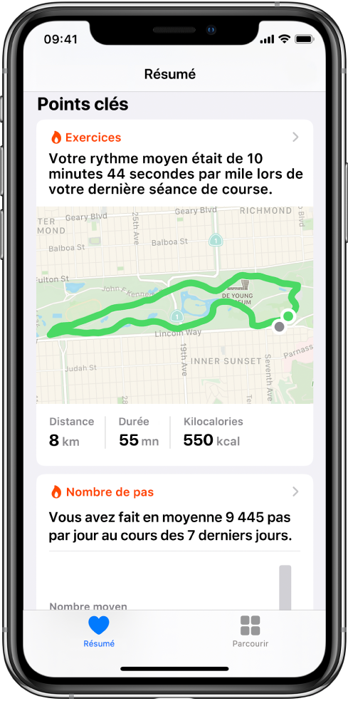 Écran Résumé dans Santé affichant des points clés comprenant la durée, la distance et le parcours pour le dernier exercice de course à pied et le nombre moyen de pas sur les sept derniers jours.