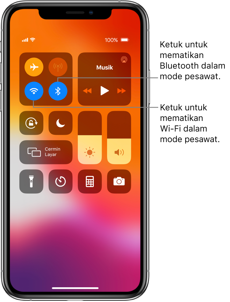 Pusat Kontrol dengan mode pesawat menyala, dengan keterangan yang menjelaskan bahwa mengetuk tombol kiri di grup kontrol kiri atas mematikan Wi-Fi dan mengetuk tombol kanan bawah di grup tersebut mematikan Bluetooth.