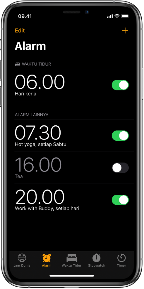 Tab Alarm, menampilkan empat alarm yang diatur untuk berbagai waktu.