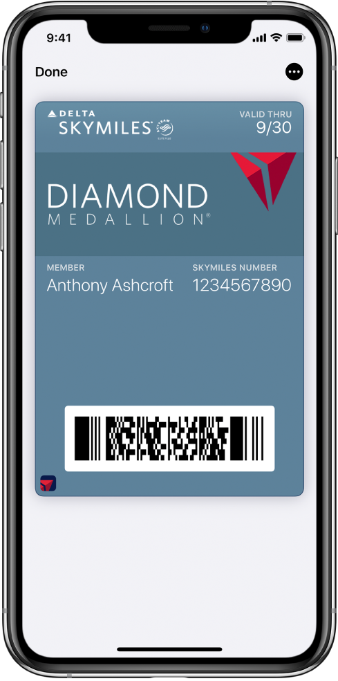 „Wallet“ esantis įlaipinimo bilietas, rodantis skrydžio informaciją ir QR kodą apačioje.
