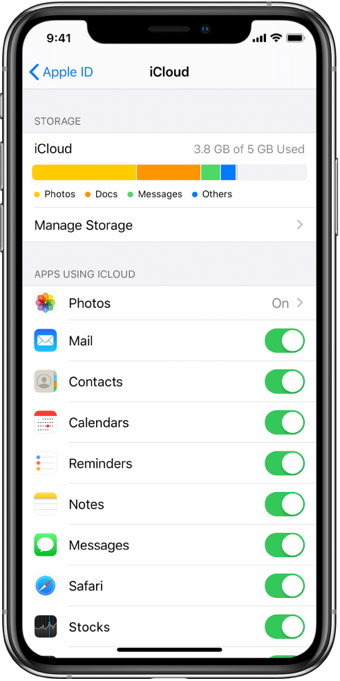 iCloud iestatījumu ekrāns, kurā redzams iCloud krātuves mērītājs un ar iCloud lietojamo lietotni un funkciju saraksts, tostarp lietotne Mail, Contacts un Messages.