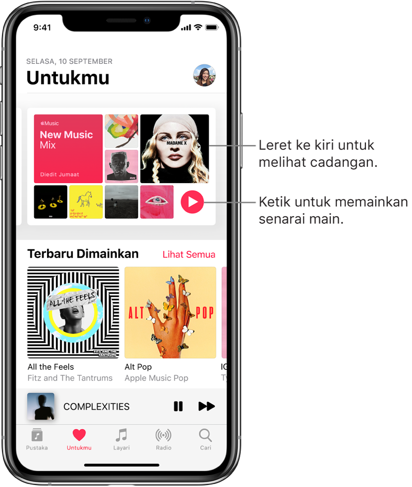 Skrin Untuk Anda menunjukkan senarai main Campuran Muzik Baru di atas. Butang Main muncul di bahagian bawah senarai main. Di bawah ialah bahagian Terbaru Dimainkan, menunjukkan dua kulit album.