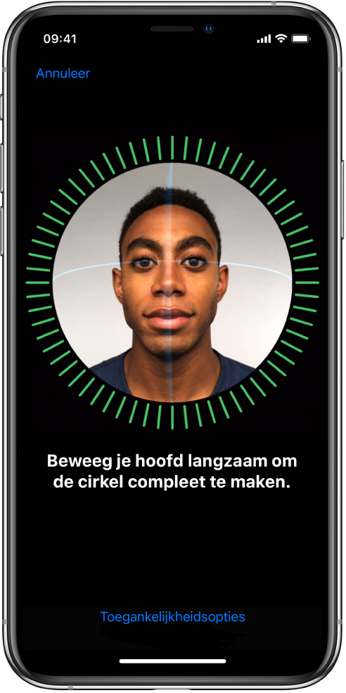 Het configuratiescherm voor Face ID-herkenning. Op het scherm wordt een gezicht weergegeven, omgeven door een cirkel. De instructie eronder luidt dat je je hoofd langzaam moet bewegen om de cirkel compleet te maken.