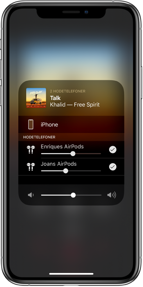 iPhone-skjermen som viser to par med sammenkoblede AirPods.