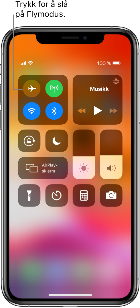 Kontrollsenter-skjermen med en bildeforklaring om at et trykk på knappen øverst til venstre slår på Flymodus.