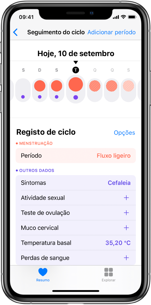 O ecrã “Seguimento do ciclo” mostra o cronograma de uma semana na parte superior do ecrã. Os círculos vermelhos preenchidos marcam os primeiros três dias, os dois últimos são azuis claros. Por baixo do cronograma encontram‑se opções para adicionar informação sobre os períodos, sintomas, etc.