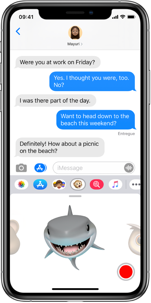 Um conversa na aplicação Mensagens, com um Animoji selecionado e pronto para ser gravado antes de ser enviado.