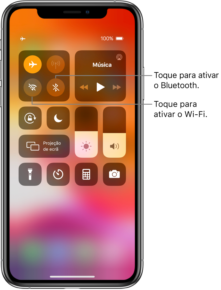 A central de controlo com o modo de voo ativado que mostra indicações a explicar como um toque no botão no canto inferior esquerdo no grupo do canto superior esquerdo ativa o Wi‑Fi e um toque no botão no canto inferior direito nesse grupo ativa o Bluetooth.