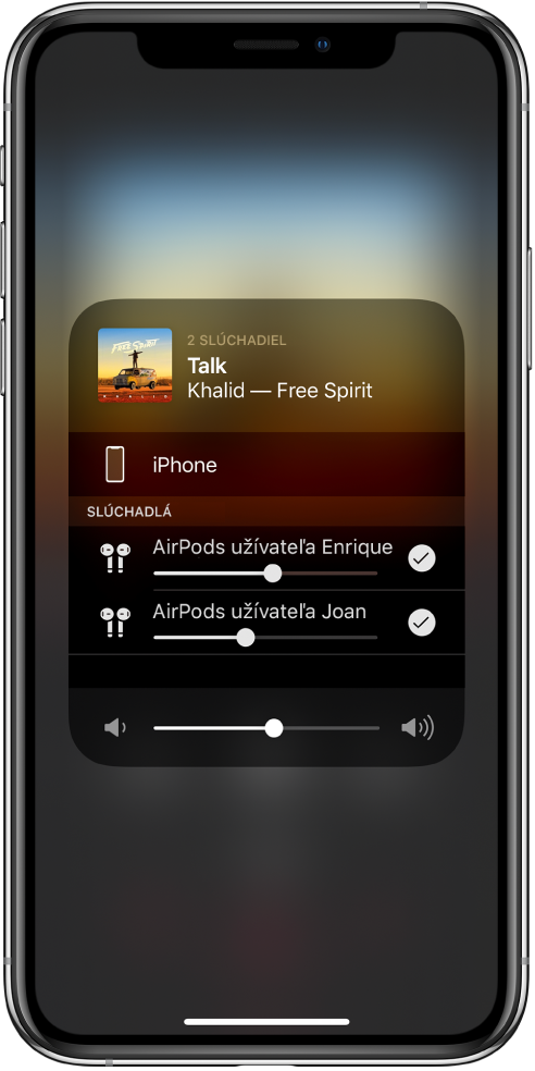 Obrazovka iPhonu s dvomi pármi pripojených AirPodov.