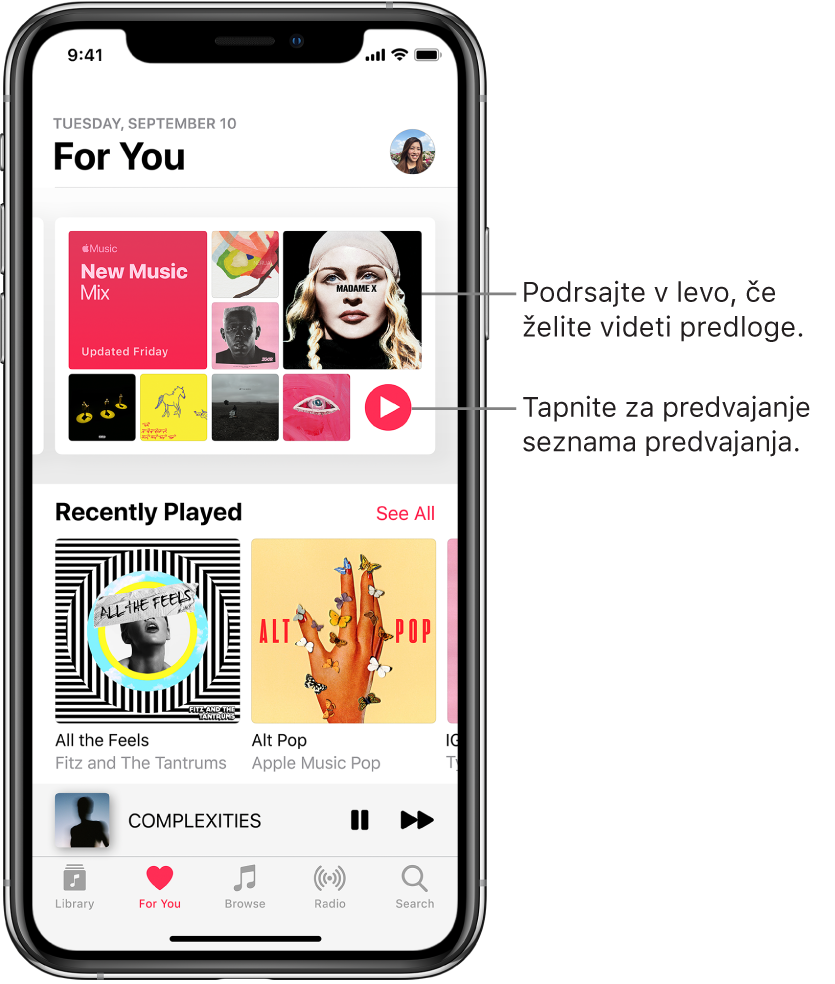 Zaslon »For You« s prikazanim seznamom predvajanja »New Music Mix« na vrhu. V spodnjem desnem delu seznama predvajanja je gumb »Play«. Spodaj je razdelek »Recently Played«, ki prikazuje naslovnici albumov.