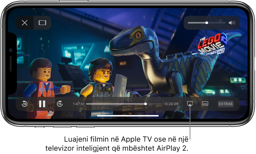 Një film që luan në ekranin e iPhone. Në fund të ekranit janë komandat e luajtjes, duke përfshirë butonin Screen Mirroring pranë djathtas poshtë.
