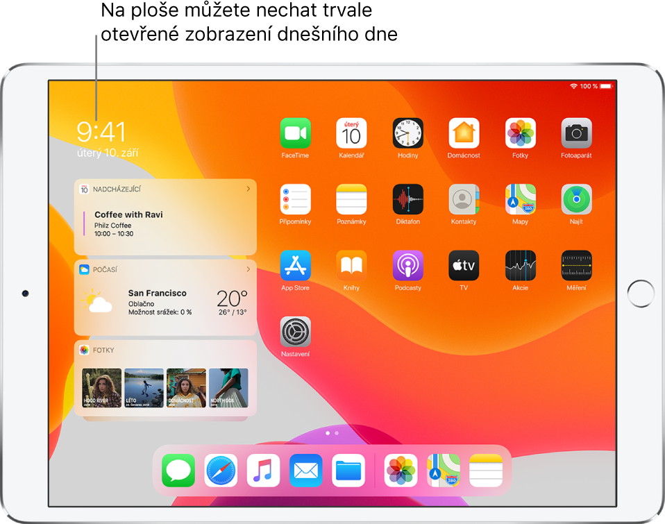 Plocha se zobrazením dnešního dne, obsahujícím widgety Nadcházející, Počasí a Fotky, které jsou přišpendlené na ploše vedle ikon aplikací
