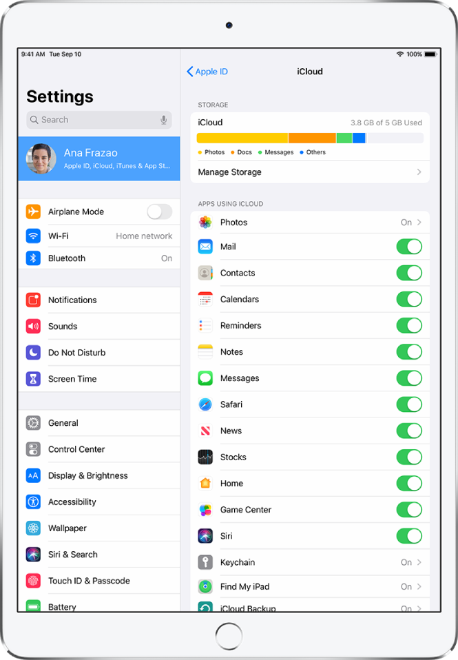 The iCloud settings screen showing the iCloud Storage meter and a list of apps and features, including Mail, Contacts, and Messages, that can be used with iCloud.