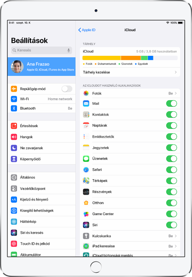 Az iCloud-beállítások képernyője, amelyen az iCloud-tárhely foglaltságmérője, valamint az iClouddal használható alkalmazások és szolgáltatások listája látható (pl. a Mail, a Kontaktok és az Üzenetek).