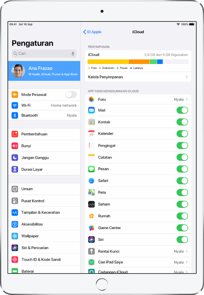 Layar pengaturan iCloud menampilkan meter Penyimpanan iCloud dan daftar app dan fitur, meliputi Mail, Kontak, dan Pesan, yang dapat digunakan dengan iCloud.