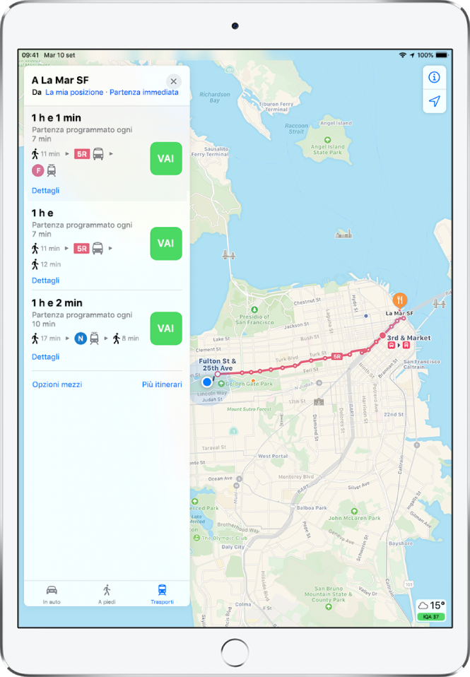 Una mappa che mostra un itinerario coi mezzi pubblici a San Francisco. Una scheda itinerario a sinistra elenca tre possibili itinerari.