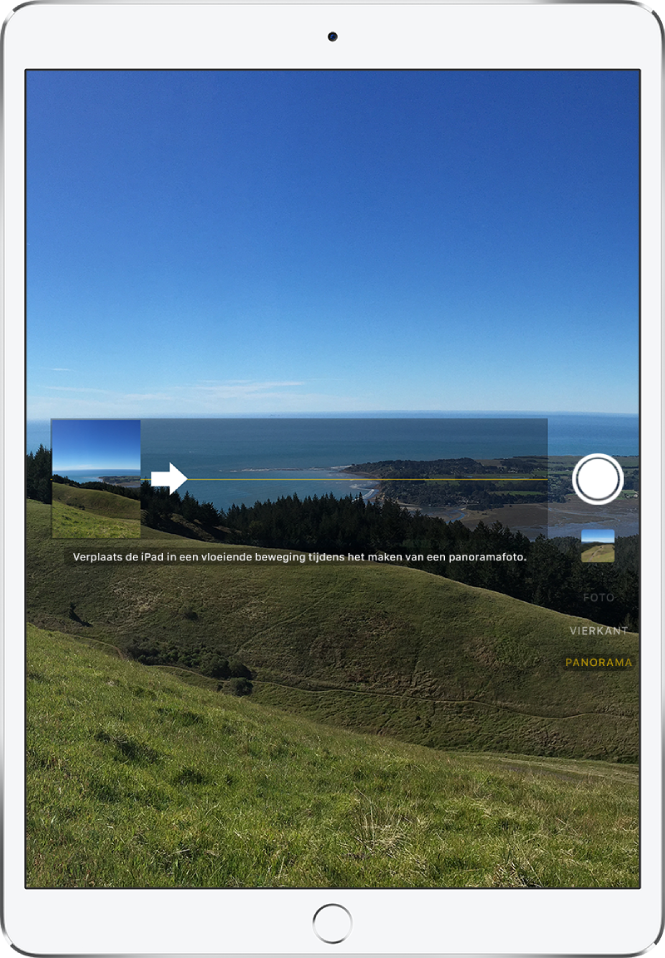 Camera in de panoramamodus. Een pijl links van het midden wijst naar rechts om de schuifrichting aan te geven.