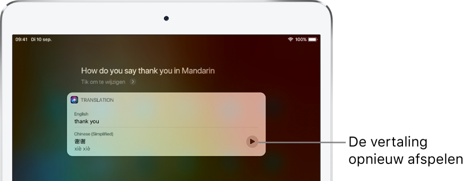 Als antwoord op de vraag "How do you say thank you in Mandarin?" geeft Siri een vertaling weer van het Engelse "thank you" in het Mandarijn. Met een knop rechts van de vertaling kun je de vertaling opnieuw laten voorlezen.