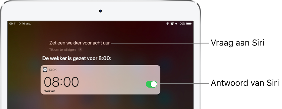 Het Siri-scherm met de vraag aan Siri: "Zet een wekker voor acht uur 's ochtends" en het antwoord van Siri: "De wekker is gezet voor 8:00 uur." Een melding van de Klok-app geeft aan dat er een wekker is ingesteld voor acht uur 's ochtends.