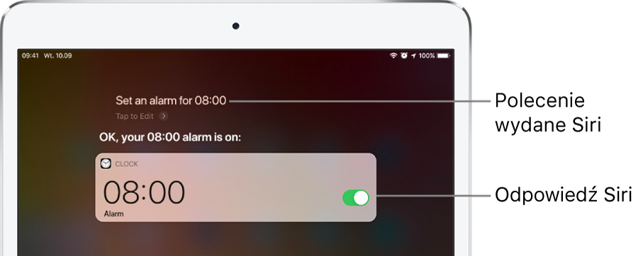 Ekran Siri z poleceniem użytkownika „Set an alarm for 8 a.m.” oraz odpowiedzią Siri „The alarm’s set for 8 AM”. Powiadomienie z aplikacji Zegar potwierdzające, że alarm jest ustawiony na godzinę ósmą rano.