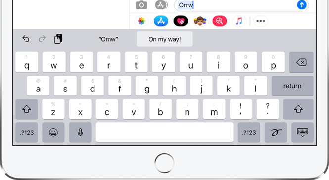 Một tin nhắn với phím tắt văn bản DTD được nhập trong trường văn bản và “Đang trên đường!” được gợi ý bên dưới là văn bản thay thế.