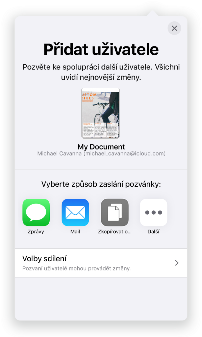 Obrazovka Přidat uživatele s obrázkem dokumentu určeného ke sdílení. Pod ním se nacházejí tlačítka pro různé způsoby odeslání pozvánky – Mail, Zkopírovat odkaz a Více. Dole je umístěné tlačítko Volby sdílení.