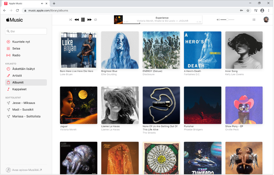Chromen Apple Music-ikkuna, jossa on useita albumeja sisältävä kirjasto.
