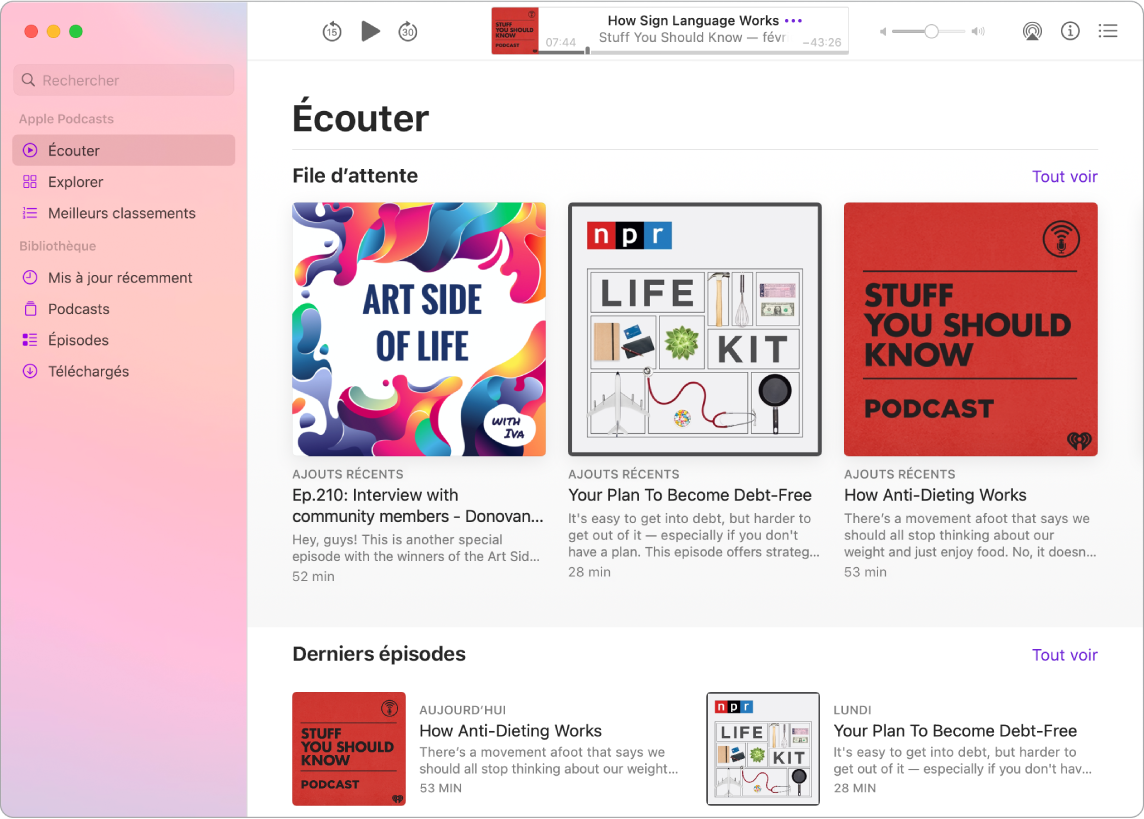 La fenêtre Podcasts affichant une colonne à gauche avec un champ de recherche en haut et des options d’affichage en dessous. Explorer est sélectionné et des podcasts sont affichés à droite.