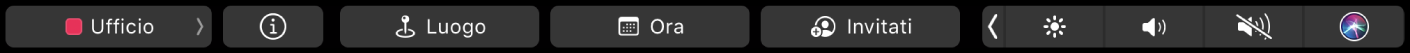 La Touch Bar di Calendario con i pulsanti per selezionare i calendari, visualizzare i dettagli dell'evento, modificare luogo e orario e aggiungere partecipanti.