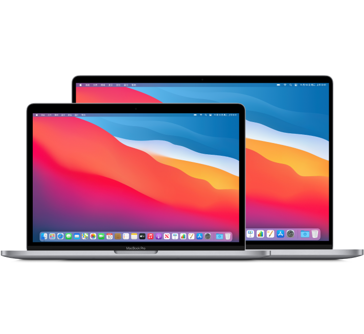 16 英寸 MacBook Pro 前面有一台 13 英寸 MacBook Pro 电脑。