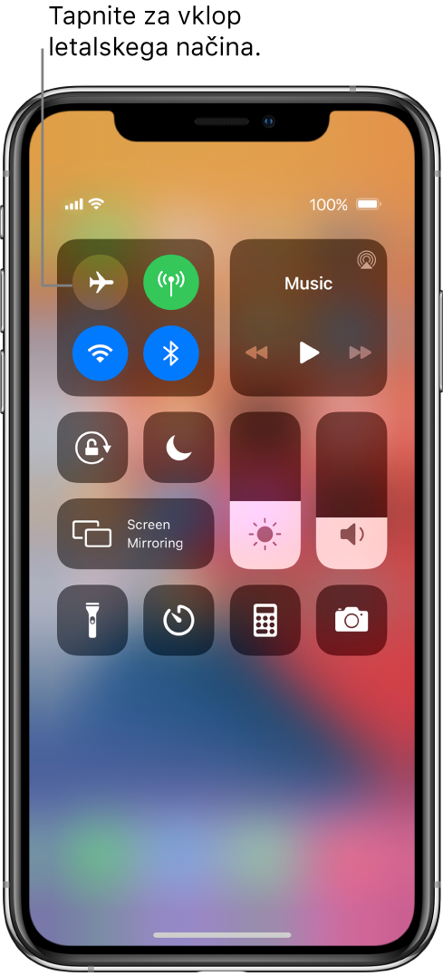 Zaslon aplikacije Control Center z oblačkom, ki prikazuje, da letalski način vklopite tako, da tapnete zgornji levi gumb.