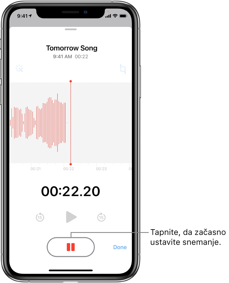 Zaslon »Voice Memos«, na katerem je prikazan potek snemanja, pri čemer je gumb »Pause« aktiviran, kontrolniki predvajanja ter preskakovanja naprej in nazaj za 15 sekund pa so zatemnjeni. Na glavnem delu zaslona so prikazane valovite oblike snemanja, ki je v teku, in indikator časa. Zgoraj desno se prikaže oranžni indikator »Microphone In Use«.