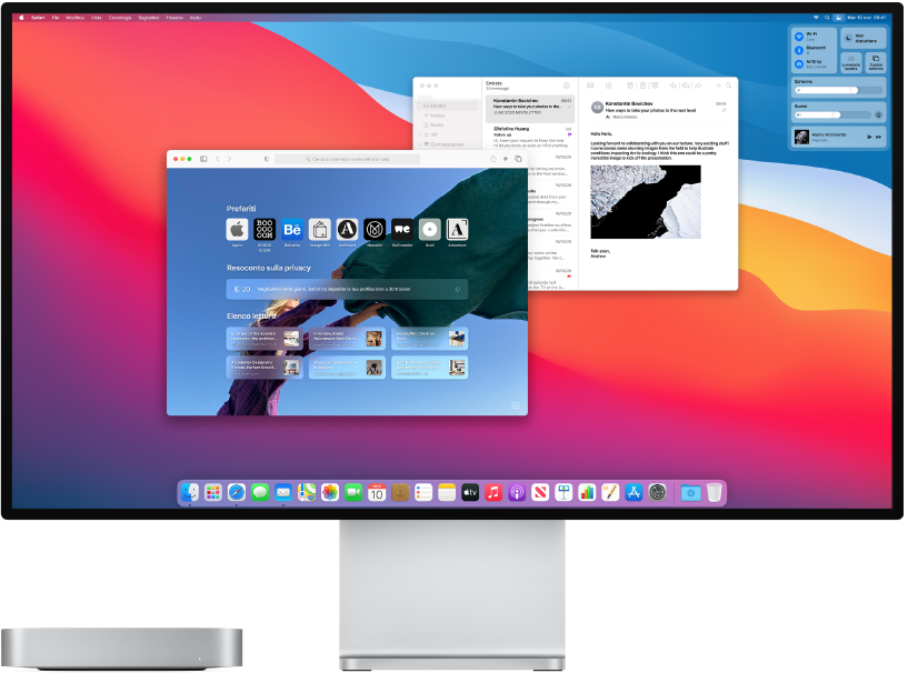 Mac mini accanto a un monitor.