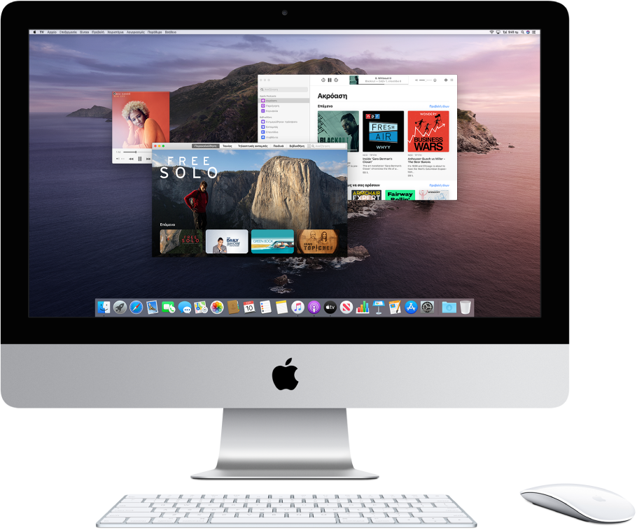 Ένα γραφείο εργασίας του iMac με ανοιχτά παράθυρα Μουσικής, TV και Podcasts.