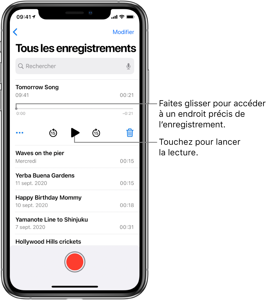 L’écran de la liste Mémos vocaux avec un enregistrement sélectionné en haut. La chronologie d’enregistrement possède une tête de lecture, qui peut être glissée afin d’accéder à un moment spécifique de l’enregistrement. Les deux extrémités indiquent le début et la fin. Sous la chronologie figurent différents boutons : le bouton Plus, qui permet de modifier, dupliquer ou partager un enregistrement, le bouton Retour de 15 secondes, le bouton Lecture, le bouton Avance de 15 secondes, ainsi que le bouton Supprimer. Sous ces commandes figure une liste d’enregistrements pouvant être ouverts d’une simple pression du doigt.